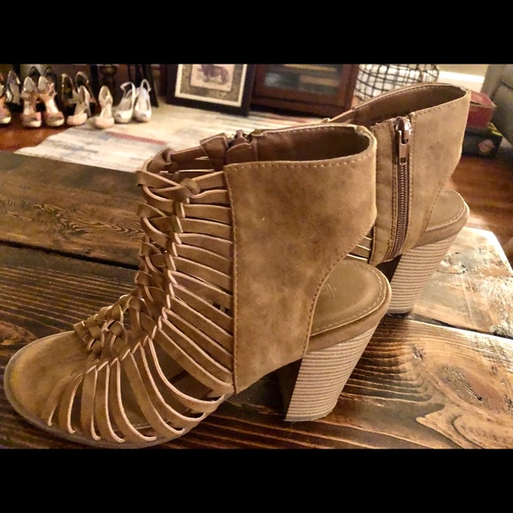 Shoes - Picture 3 of 6